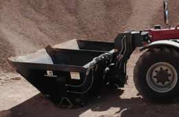 Dual discharge refilling bucket Dual discharge refilling bucket